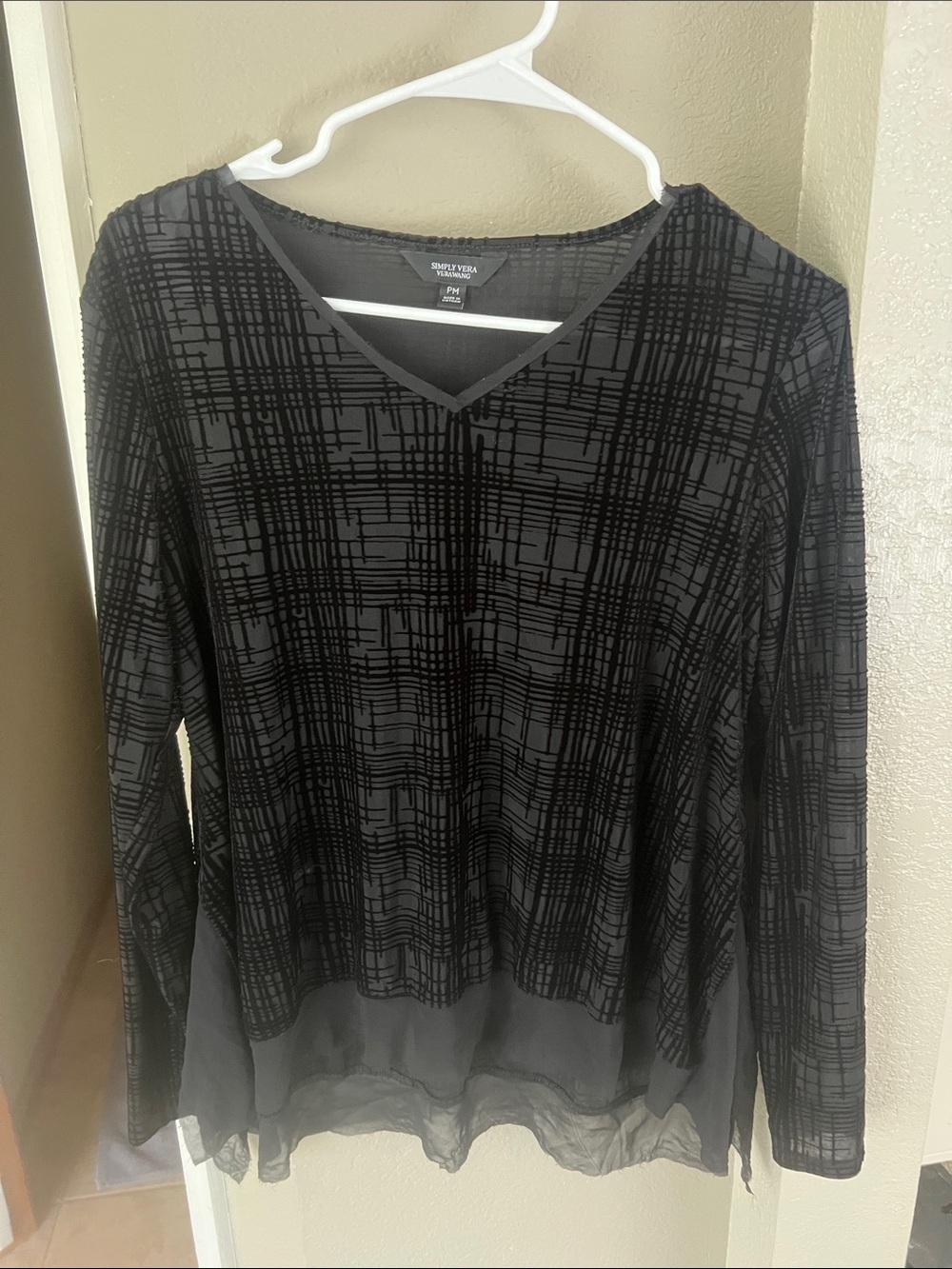 Simply Vera Vera Wang Black Grid-Print V-Neck Long Sleeve Top